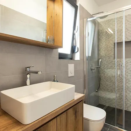 Gorgeous In With Kitchen Holiday home